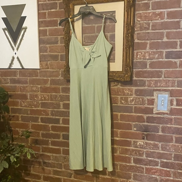 Light Green Summer Dress with peep hole! - Picture 2 of 3